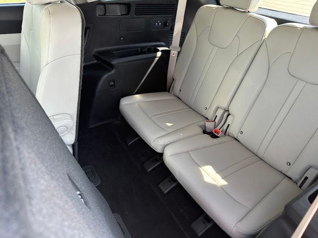 2025 Kia Sorento Plug-In Hybrid EX — photo 18 of 34