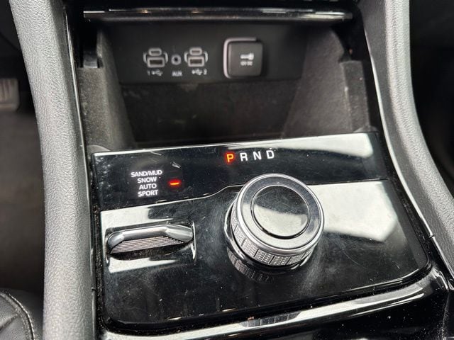 2023 Jeep Grand Cherokee L Limited — photo 19 of 26