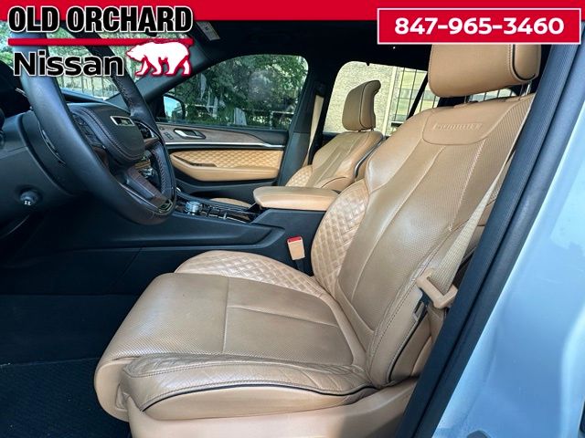 2022 Jeep Grand Cherokee Summit 4xe — photo 13 of 26