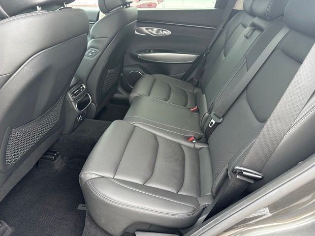 2025 Genesis GV70 2.5T — photo 14 of 31