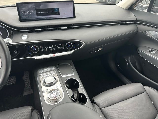2025 Genesis GV70 2.5T — photo 19 of 31