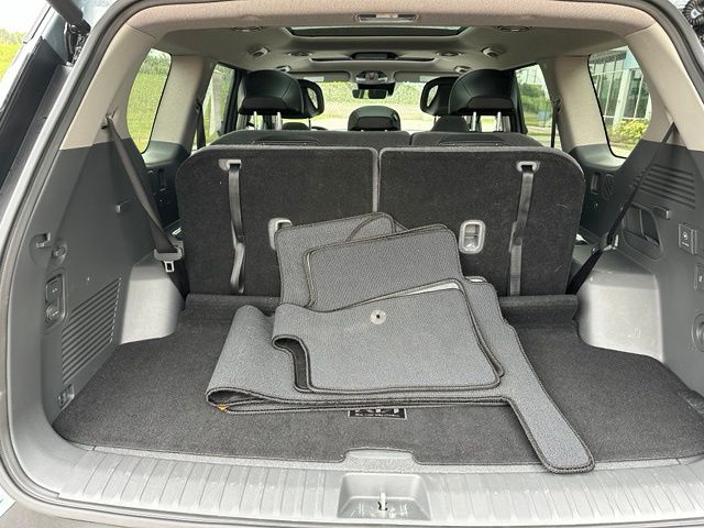 2024 Kia EV9 Wind — photo 12 of 44