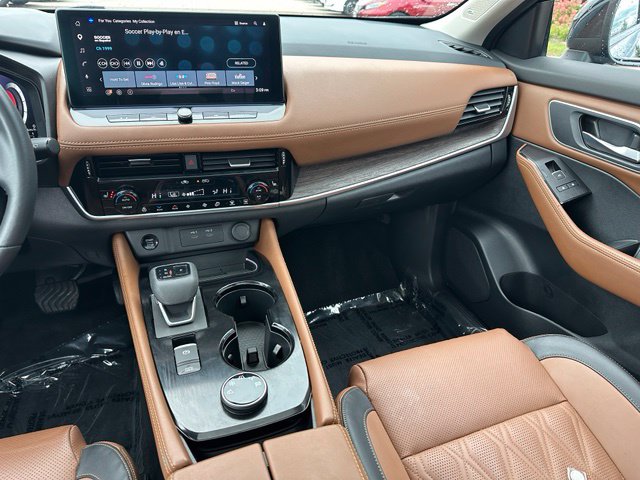 2024 Nissan Rogue Platinum — photo 21 of 38