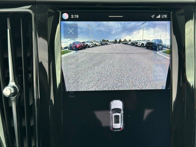 2025 Volvo XC60 B5 Plus — photo 29 of 31