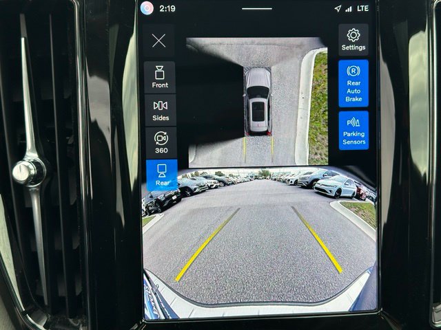 2025 Volvo XC60 B5 Plus — photo 28 of 31