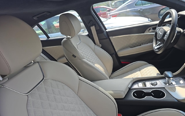 2023 Genesis G70 3.3T — photo 7 of 11