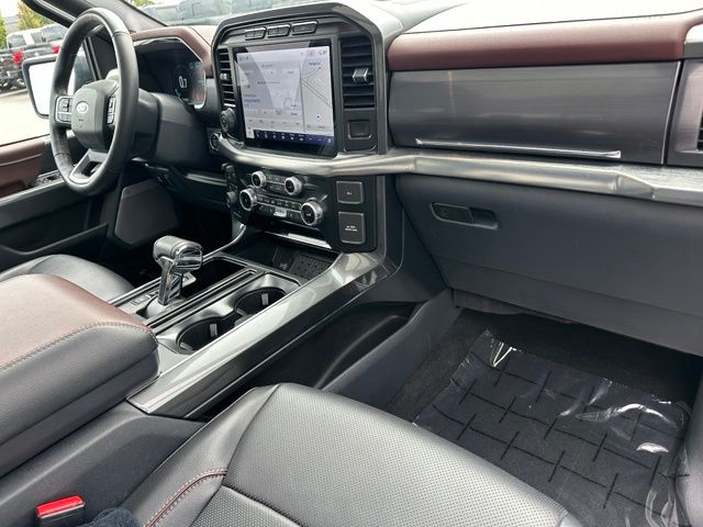 2023 Ford F-150 Lariat — photo 11 of 29