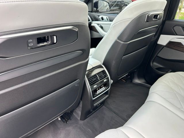 2024 BMW X7 xDrive40i — photo 17 of 34
