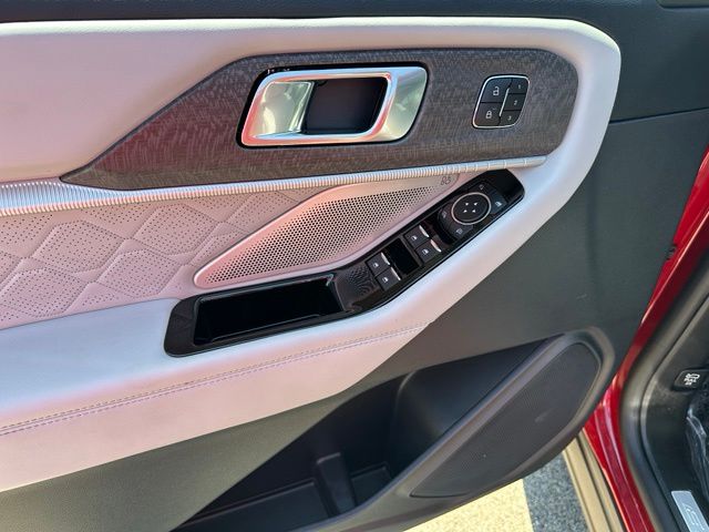 2025 Ford Explorer Platinum — photo 23 of 38