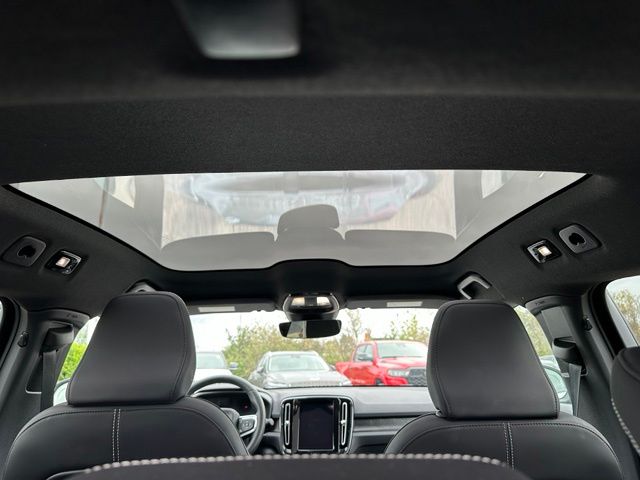 2023 Volvo C40 Recharge Pure Electric Ultimate — photo 13 of 34