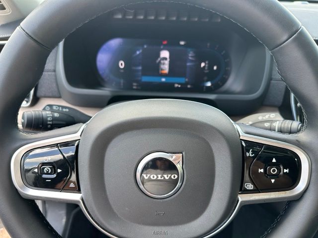 2025 Volvo XC90 B6 Plus 7-Seater — photo 30 of 49