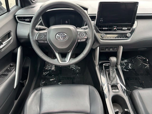 2023 Toyota Corolla Cross Hybrid XSE — photo 15 of 31