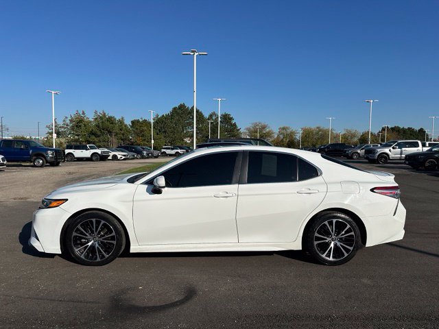 2018 Toyota Camry SE — photo 6 of 27