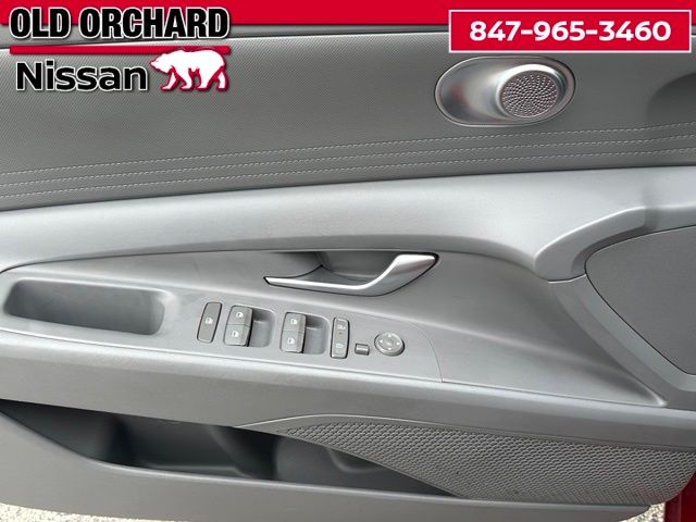 2024 Hyundai Elantra SEL — photo 8 of 21