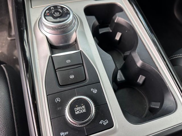 2022 Ford Explorer ST — photo 23 of 33