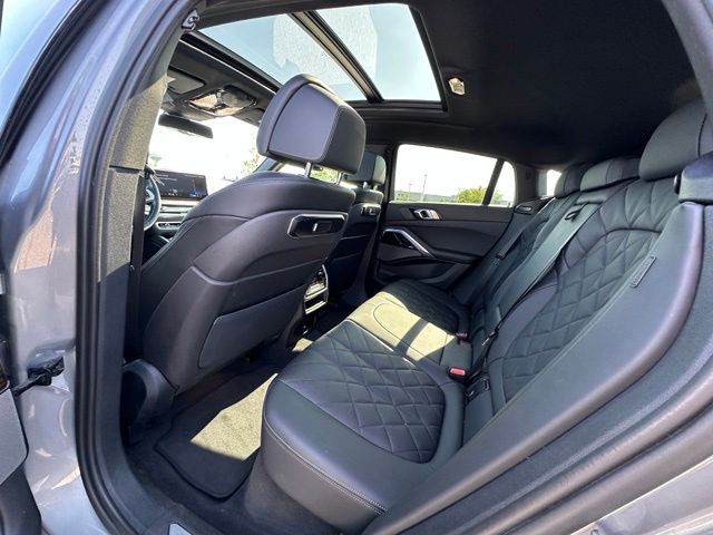2025 BMW X6 xDrive40i — photo 14 of 29