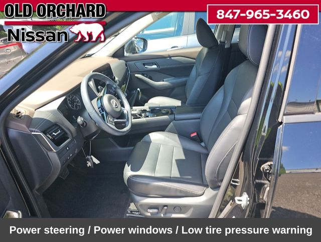 2023 Nissan Rogue SL — photo 7 of 8