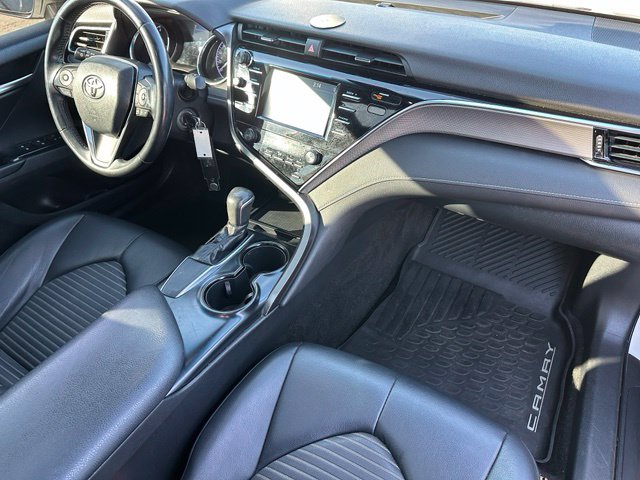 2018 Toyota Camry SE — photo 10 of 27