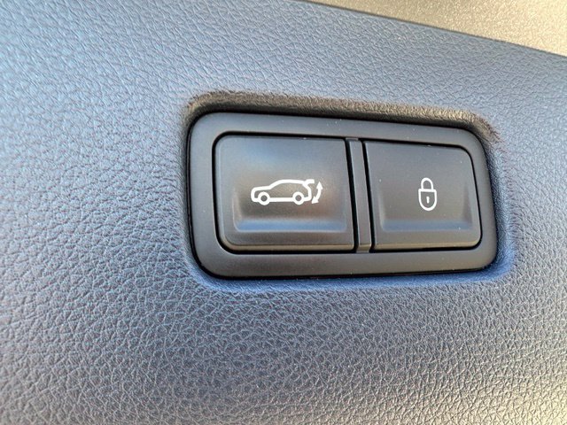 2023 Genesis GV70 2.5T — photo 13 of 41