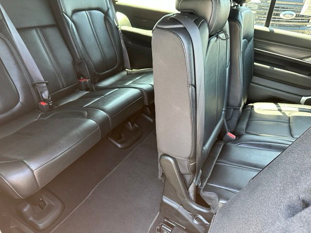 2024 Jeep Wagoneer L Series II — photo 11 of 30
