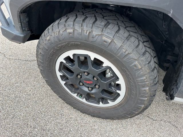 2025 Toyota 4Runner TRD Off-Road Premium — photo 9 of 30
