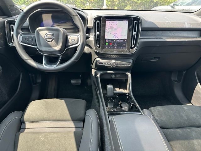 2023 Volvo XC40 Recharge Pure Electric Ultimate — photo 18 of 26