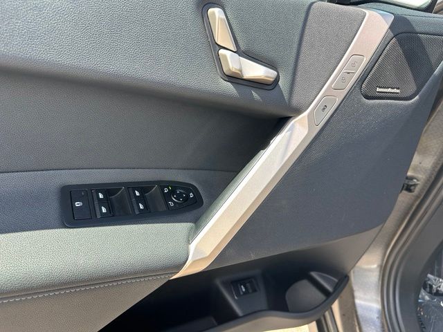 2023 BMW iX xDrive50 — photo 36 of 44