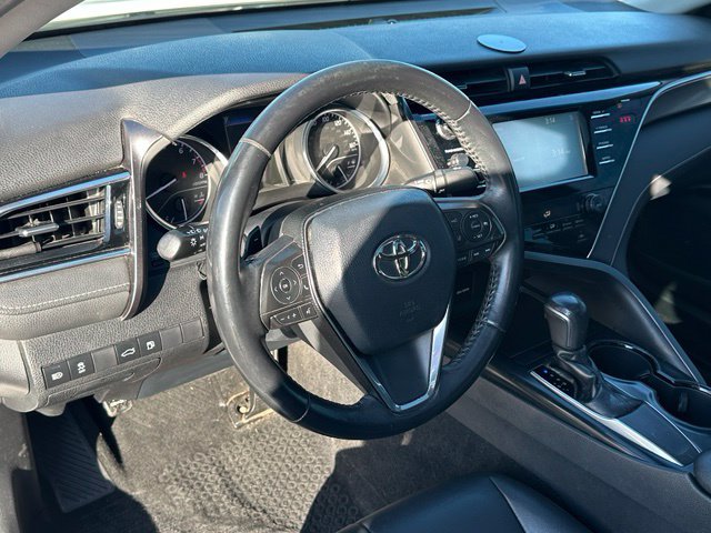 2018 Toyota Camry SE — photo 19 of 27