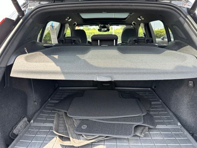 2023 Volvo XC40 Recharge Pure Electric Ultimate — photo 11 of 26