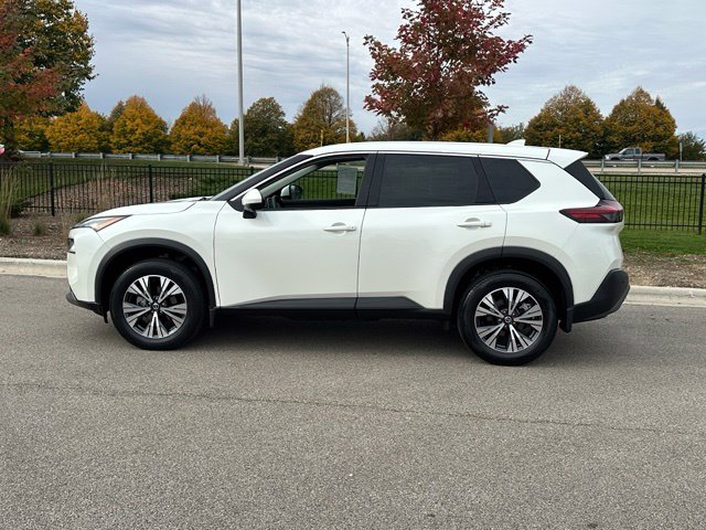 2021 Nissan Rogue SV — photo 6 of 26