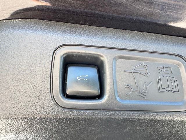 2022 Ford Expedition Limited — photo 13 of 38