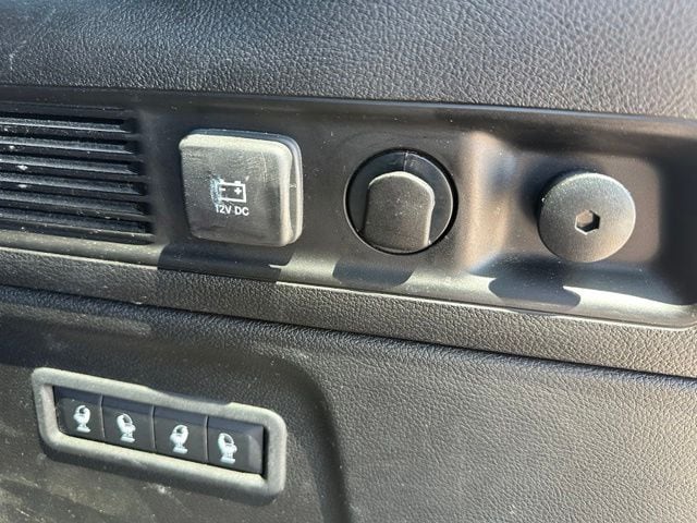 2024 Jeep Wagoneer L Series II — photo 13 of 30
