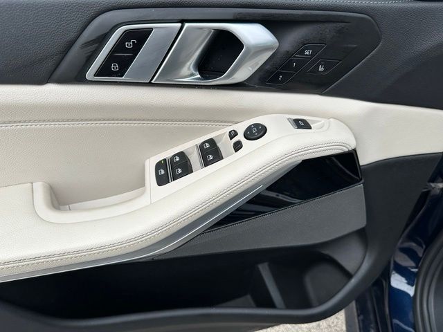 2022 BMW X5 M50i — photo 41 of 49