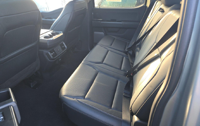 2025 Ford F-150 Lariat — photo 9 of 10