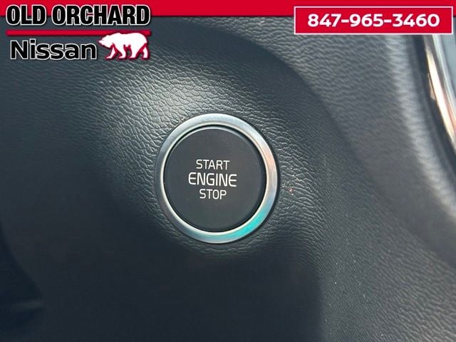 2025 Volvo XC40 B5 Plus Dark Theme — photo 18 of 22