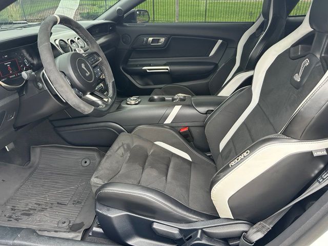 2021 Ford Mustang Shelby GT500 — photo 38 of 49