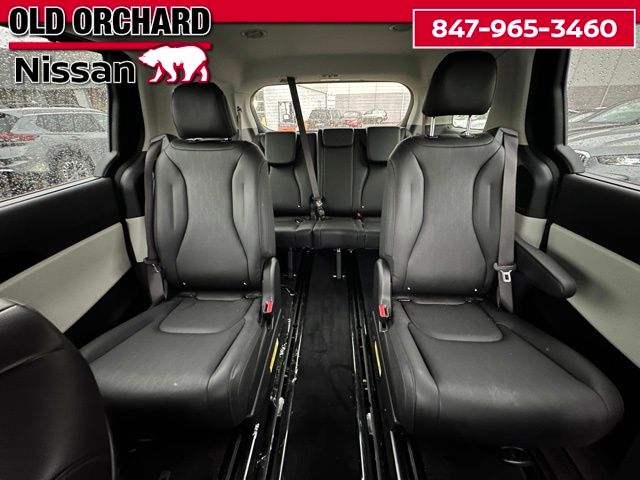 2024 Kia Carnival EX — photo 11 of 22