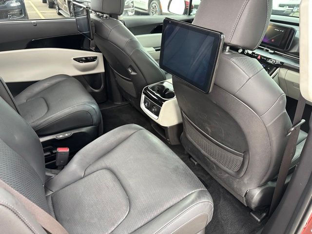 2023 Kia Carnival SX Prestige — photo 11 of 36