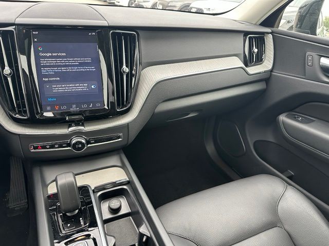 2025 Volvo XC60 B5 Plus — photo 19 of 32