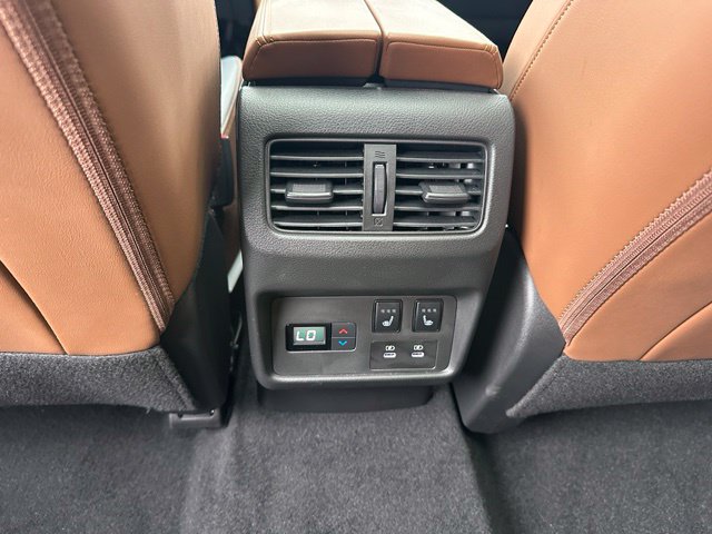 2024 Nissan Rogue Platinum — photo 19 of 38