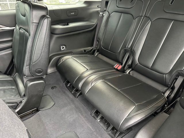 2023 Jeep Grand Cherokee L Limited — photo 13 of 26