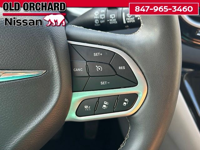 2023 Chrysler Pacifica Touring L — photo 18 of 20