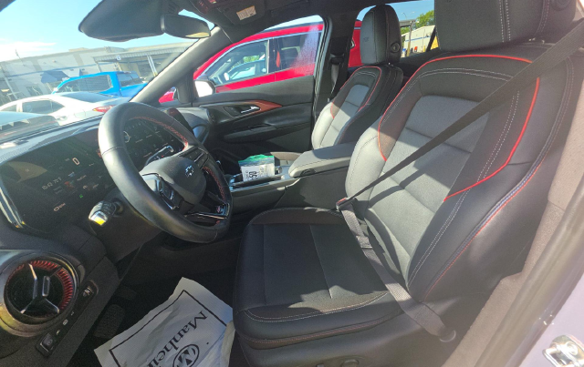 2024 Chevrolet Equinox EV RS — photo 5 of 9