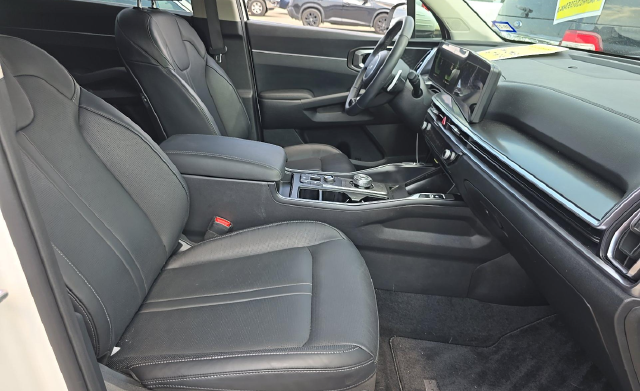 2025 Kia Sorento Hybrid EX — photo 6 of 8
