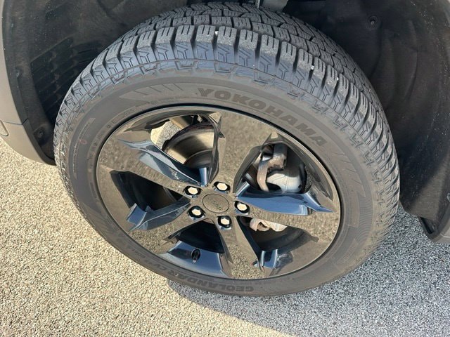 2023 Jeep Grand Cherokee Limited — photo 8 of 37