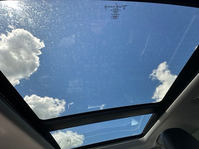 2023 Ford Explorer XLT — photo 18 of 29