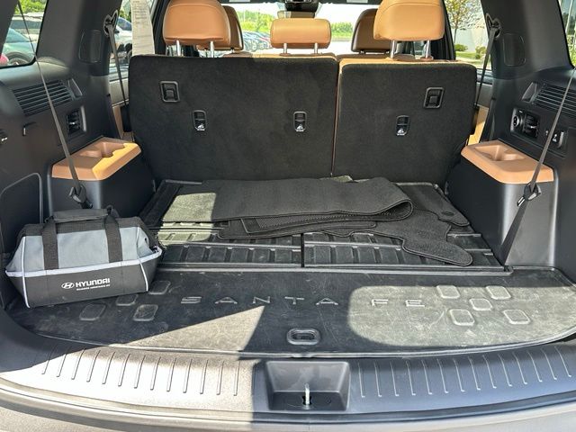 2025 Hyundai Santa Fe Hybrid Limited — photo 11 of 41