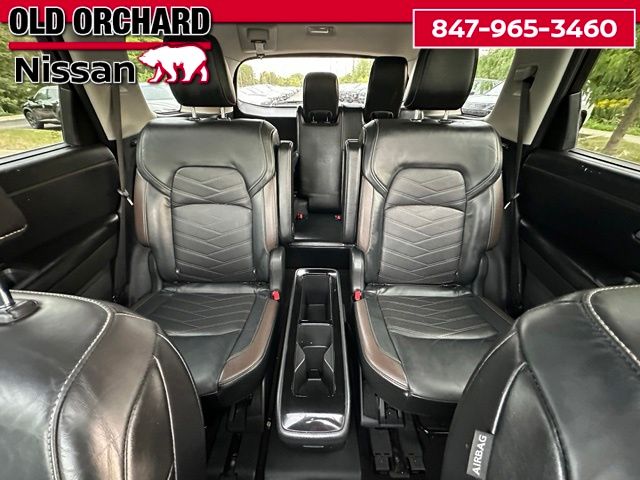 2022 Nissan Pathfinder Platinum — photo 10 of 20