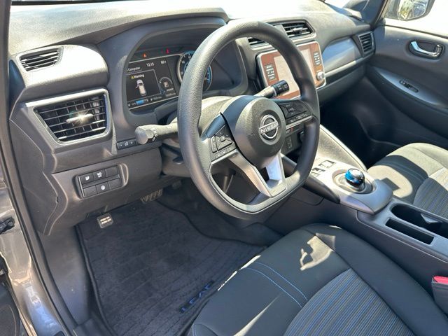 2025 Nissan Leaf S — photo 17 of 24