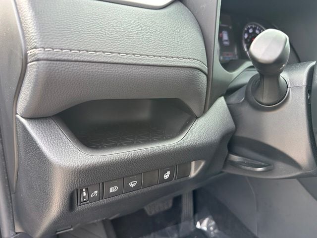 2022 Toyota RAV4 Hybrid XLE — photo 19 of 28